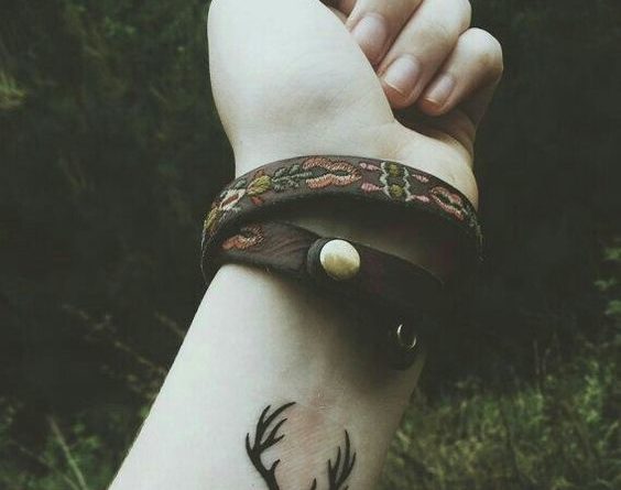 Brand Trendy Deer Antler Tattoo in Women Wrist